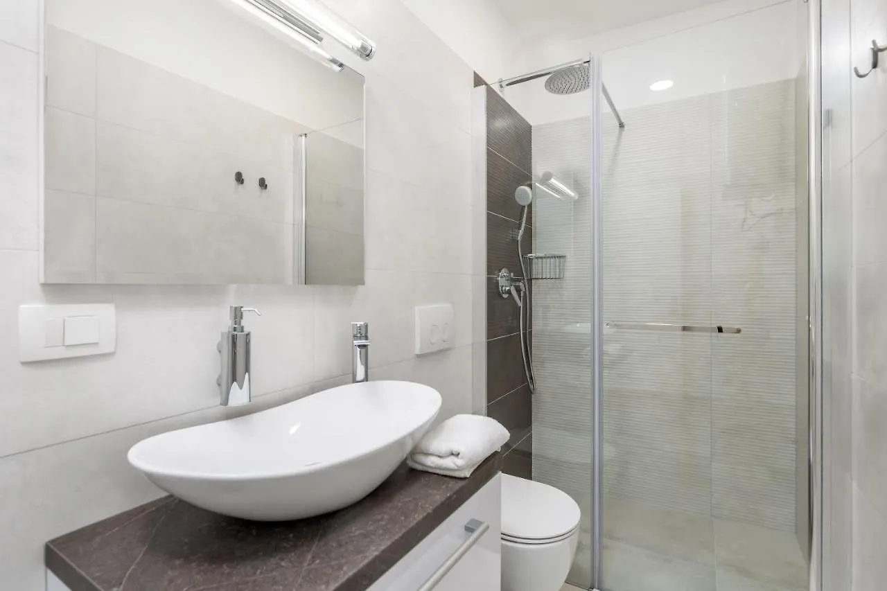 Srnec Apartments - Korzo Rijeka 0*,