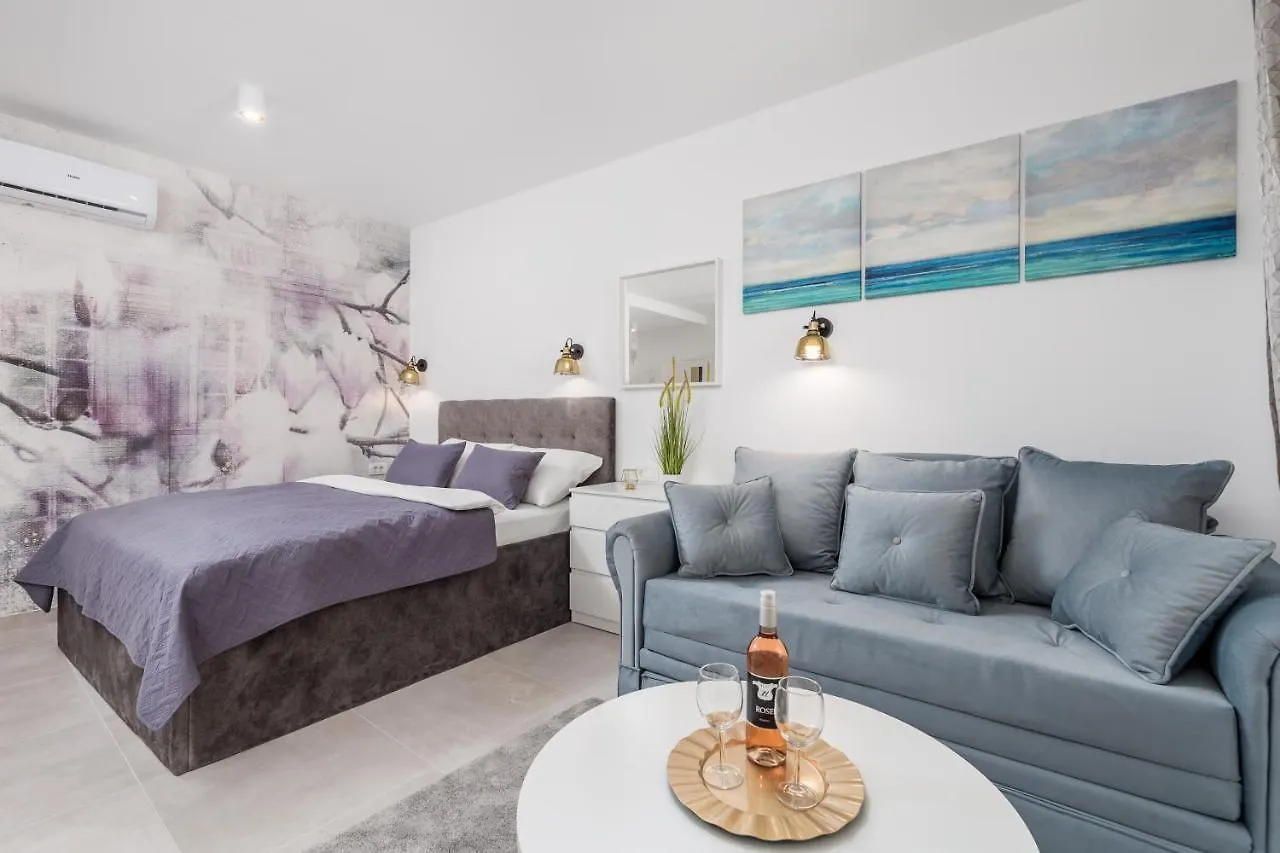 Srnec Apartments - Korzo Rijeka 0*,  Kroatien