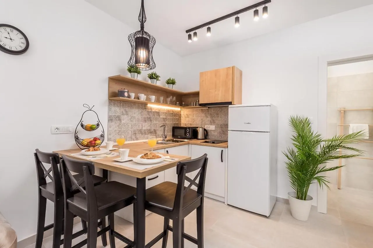 Srnec Apartments - Korzo Rijeka 0*,