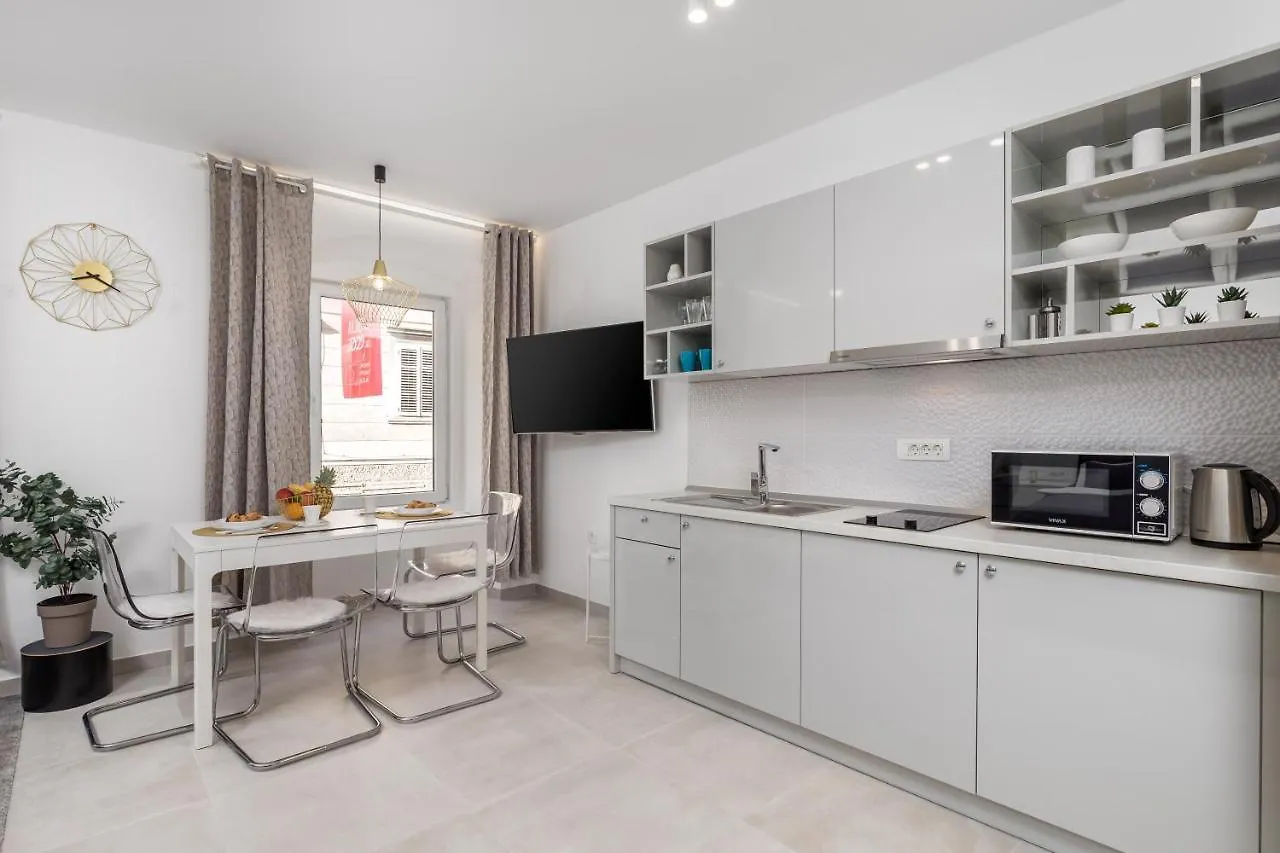Srnec Apartments - Korzo Ριέκα 0*,